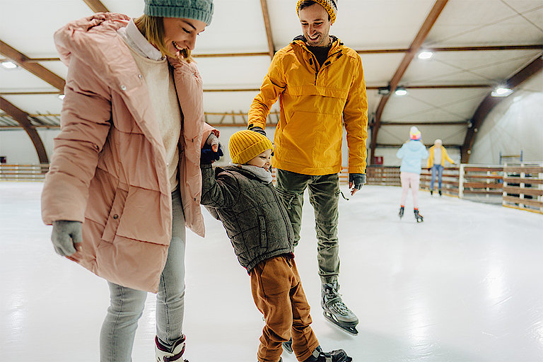 Schlittschuhlaufen für Kufen-Neulinge: So gleitet ihr easy über das Eis